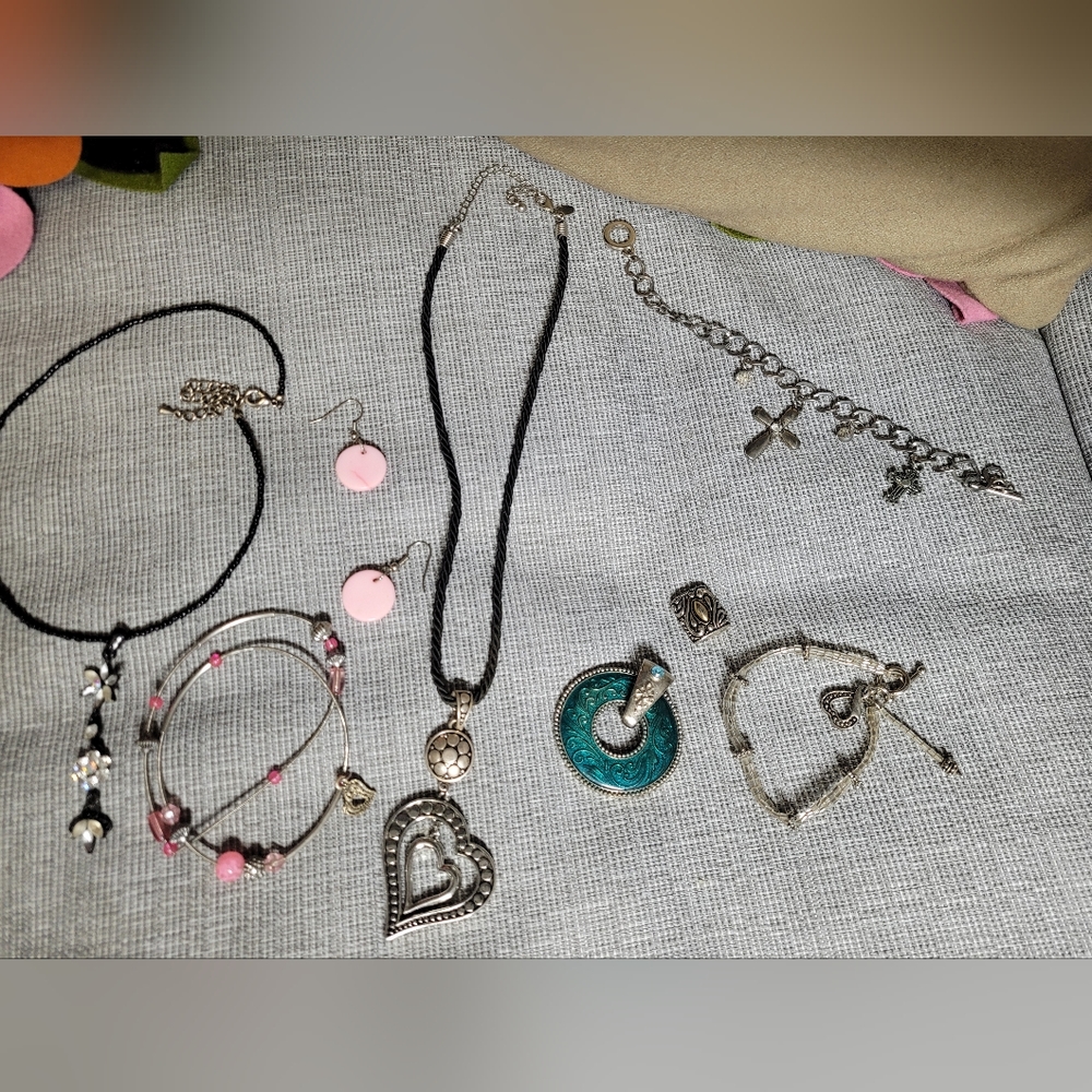 BUNDLE OFF MIXED JEWELRY